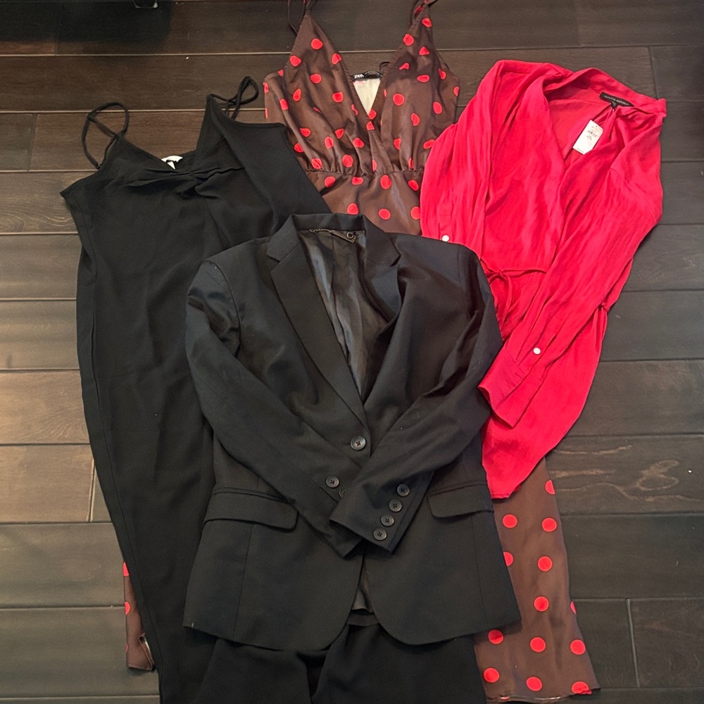 Zara Banana Republic H&M Capulet 

4 for 30

Sorry no bundling, will cancel.